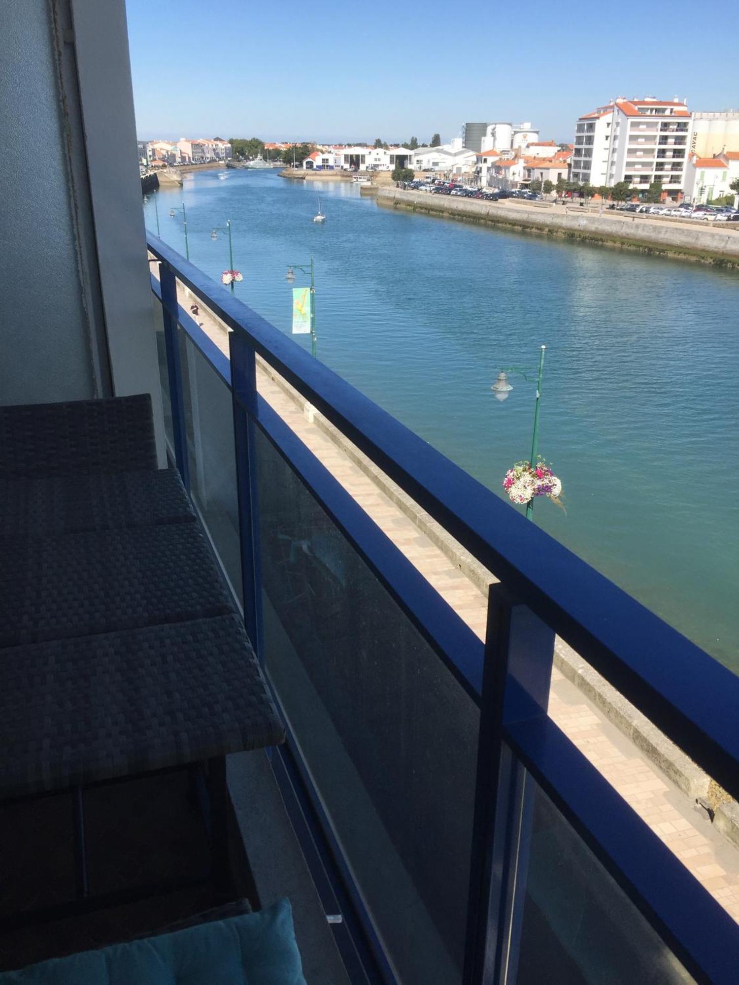 Le Vendee Globe Sous Votre Balcon Apartment La Chaume Luaran gambar