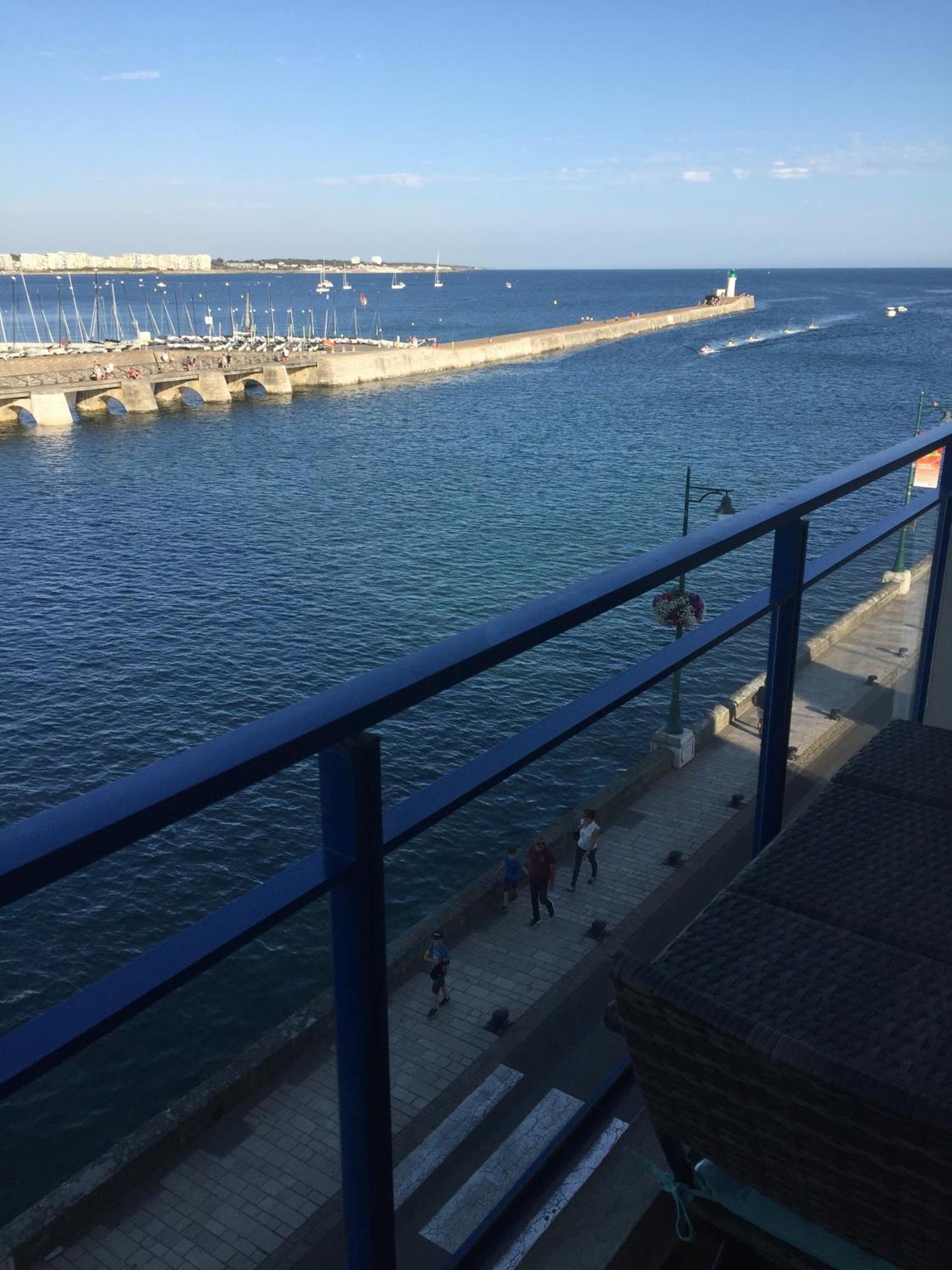 Le Vendee Globe Sous Votre Balcon Apartment La Chaume Luaran gambar